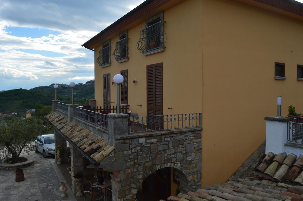 Villa Tre Colli Agri B&B 아리아노이르피노 외부 사진