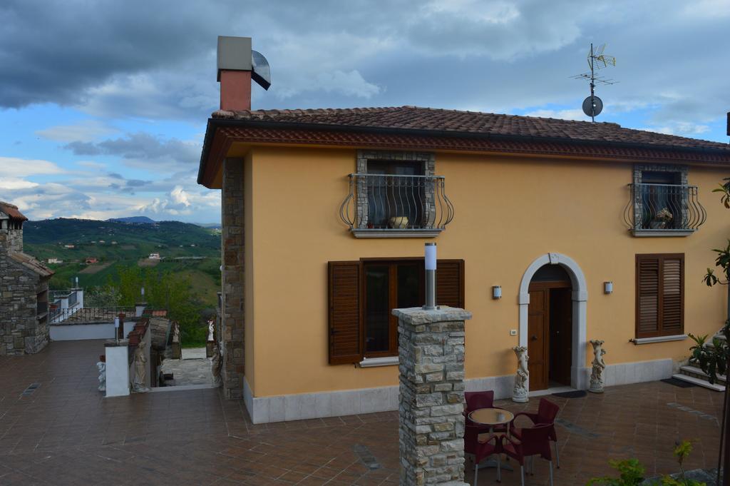 Villa Tre Colli Agri B&B 아리아노이르피노 외부 사진