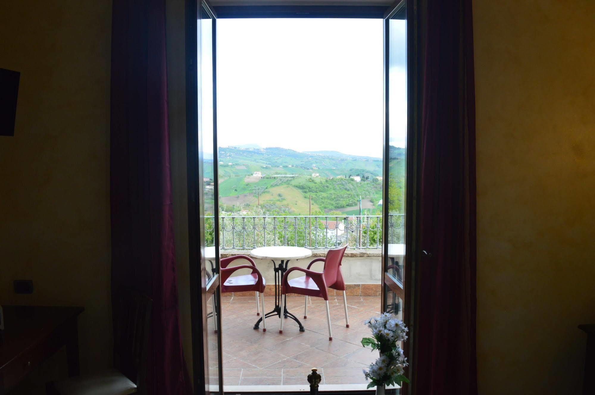 Villa Tre Colli Agri B&B 아리아노이르피노 외부 사진