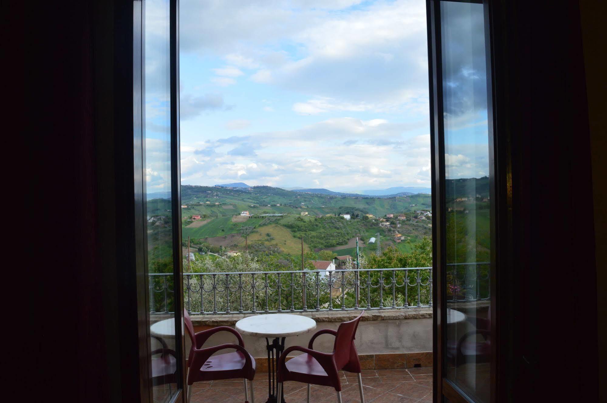 Villa Tre Colli Agri B&B 아리아노이르피노 외부 사진